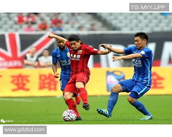 中国队迎战上港全力争胜期待精彩对决展现足球魅力与团队精神 中国队迎战上港全力争胜期待精彩对决展现足球魅力与团队精神