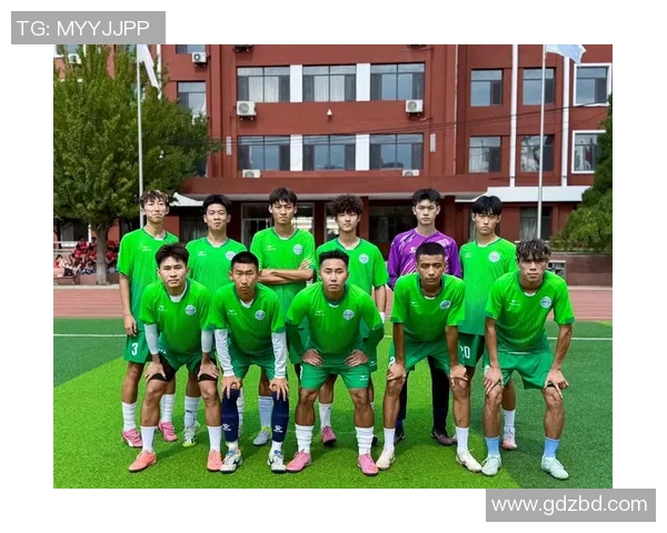 足球明星全力以赴将全部收入奉献慈善事业助力社会发展与公益项目